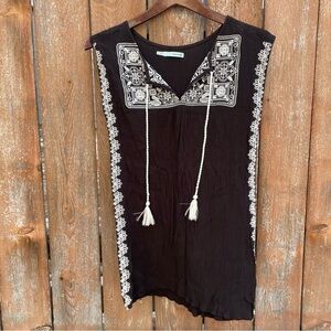 MAURICES Women’s Black White Boho Aztec Lacy Sleeveless Shirt Size XS